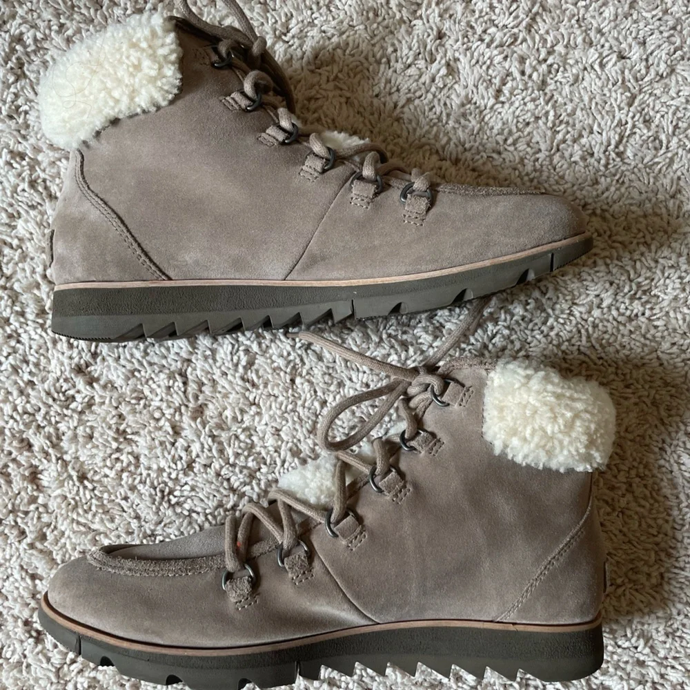 Sorel Sherpa Trim Harlow Lace Up Bootie Taupe Leather  Waterproof Women's Sz 9